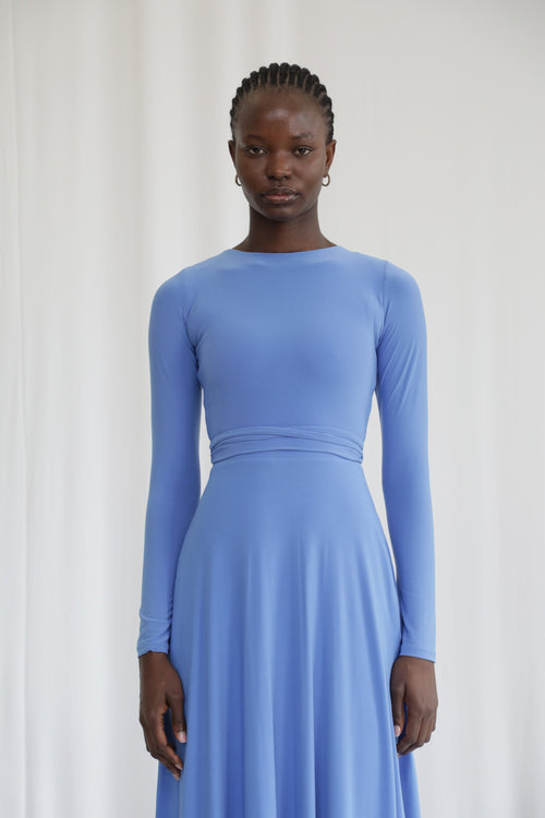 Jennifer – Wears a size XS. Usual size: UK 6–8 | US 2–4 | EU 34–36. Height: 5'9" (175 cm). Bust: 81 cm. Waist: 60 cm. Hips: 86 cm.