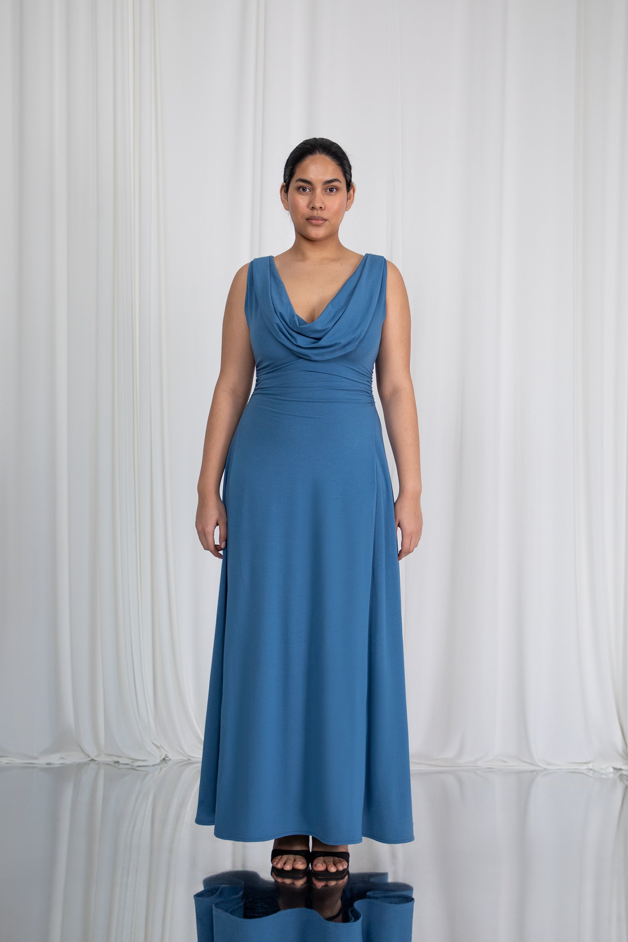 Inaara – Wears a size XL. Usual size: UK 16 | US 12 | EU 44. Height: 5'9.5" (176 cm). Bust: 102cm. Waist: 82cm. Hips: 116cm. 
