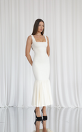 Ellie – Wears a size S. Usual size: UK 8 | US 4 | EU 36. Height: 5'10" (178 cm). Bust: 83 cm. Waist: 61 cm. Hips: 91 cm. 